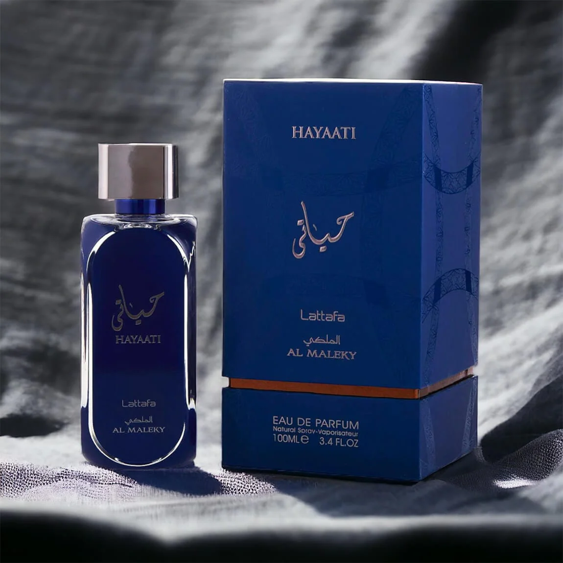Frasco azul do perfume árabe Lattafa Hayaati Al Maleky 100ml