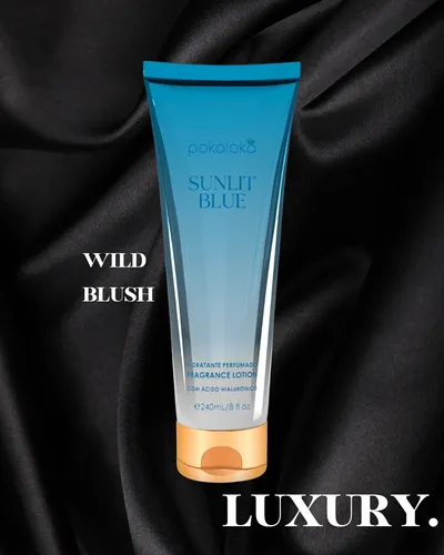 Detalhes da textura levíssima do creme corporal Luxury Sunlit Blue