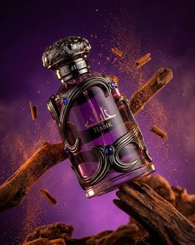 Perfume masculino Lattafa Habik For Men num ambiente premium de toucador