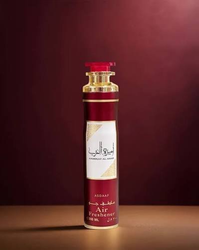 Ambientador Ameerat Al Arab num cenário de sala acolhedora e perfumada