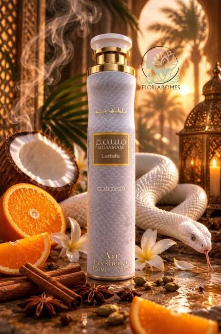 Pirâmide olfativa com notas de coco, ylang-ylang e sândalo do ambientador Musamam White Intense